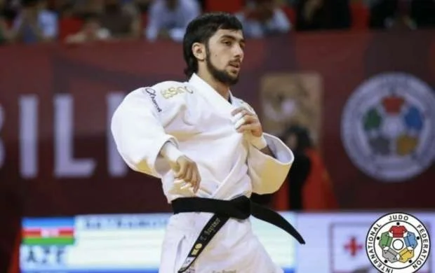 Turan Bayramov "Böyük Dəbilqə" turnirində gümüş medal qazandı 