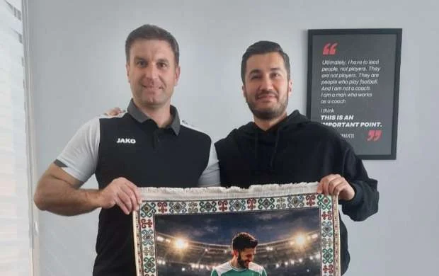 Azərbaycanlı məşqçidən Nuri Şahinə xüsusi hədiyyə - FOTO 