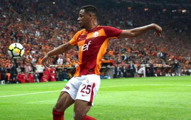 Sabiq "Qalatasaray"lı karyerasını bitirdi 