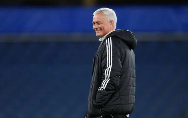 "Orada qaliblərin kölgələri altında maskalanmış uğursuzlar qrupu işləyir" - Mourinyu London klubunu "baltaladı" 