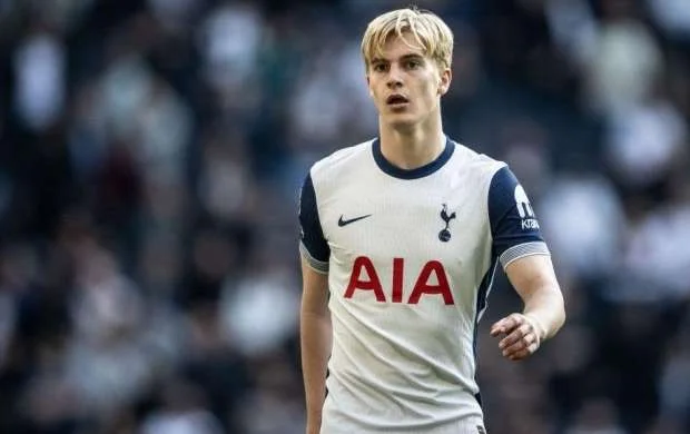 "Arsenal" və "Çelsi" Lukas Berqvall üçün hərəkətə keçdi 