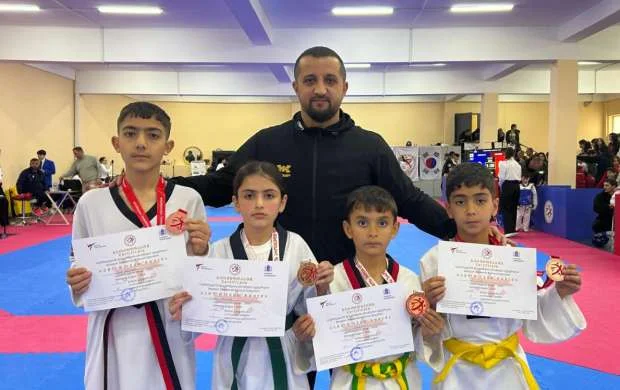 Azərbaycan taekvondoçuları Gürcüstanda 4 medal qazandılar 