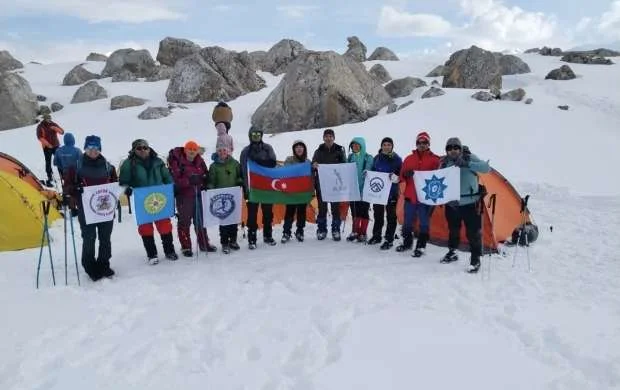 Heydər Əliyev zirvəsinə ənənəvi yürüş təşkil olundu 