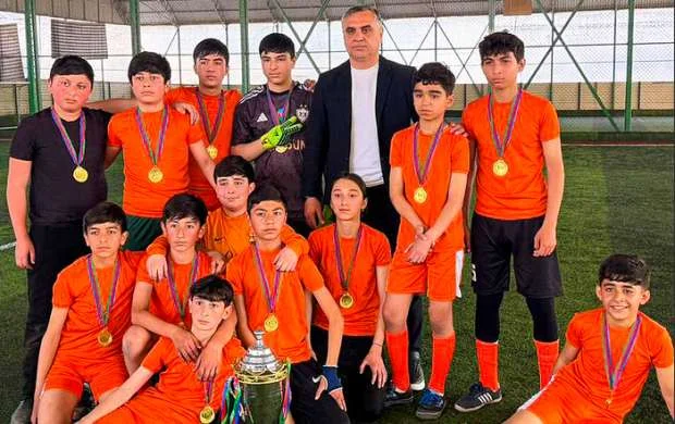 Gəncədə məktəblilər arasında minifutbol turniri keçirilib 