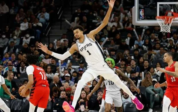 22 yaşlı basketbolçu yarım əsrlik rekordu yenilədi 