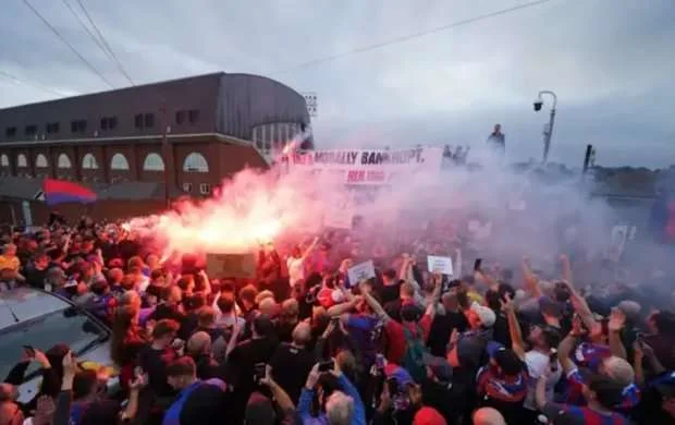 KL: Finaldan öncə fanatlar arasında kütləvi qarşıdurma yaşandı 