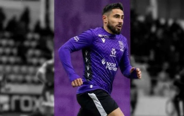 "Sumqayıt" 2 futbolçusu ilə vidalaşdı 