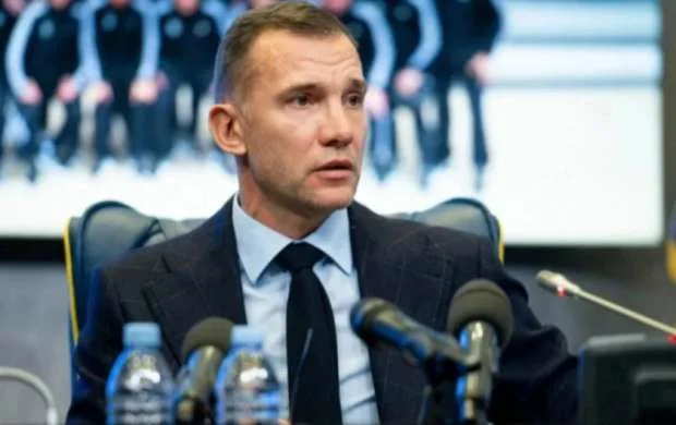 Şevçenko maaşını açıqladı, azlığından gileyləndi 