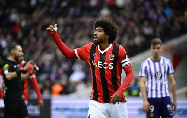 Dante 42 yaşında karyerasını bitirdi və baş məşqçi oldu 