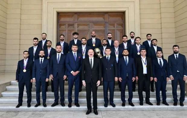 İlham Əliyev Avropa çempionu olan Azərbaycan millisini təbrik etdi 