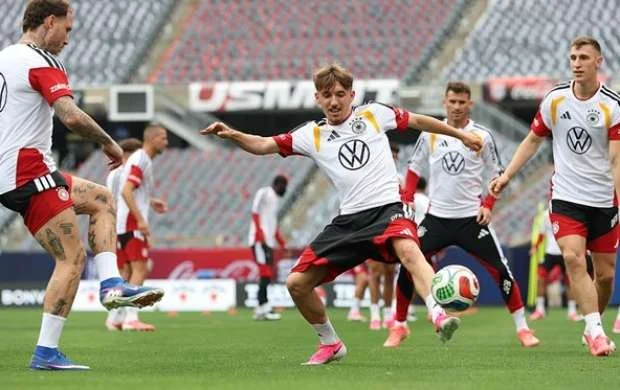 Almaniya mundialın təşkilatçılarına qalib gəldi 