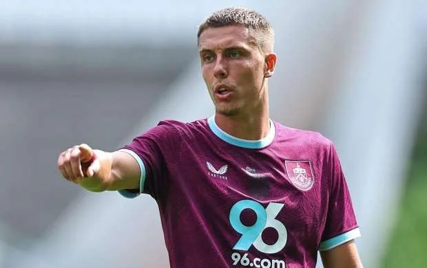 "Liverpul" müdafiəsini Maksim Esteve ilə gücləndirir 