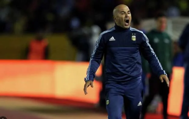 Tevesi Argentina millisinin sabiq baş məşqçisi əvəzlədi 