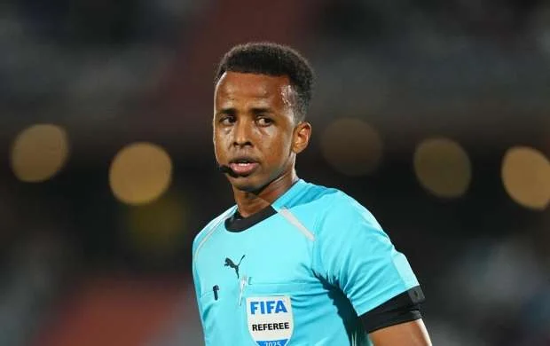 UEFA somalili hakimə belə dəstək oldu 