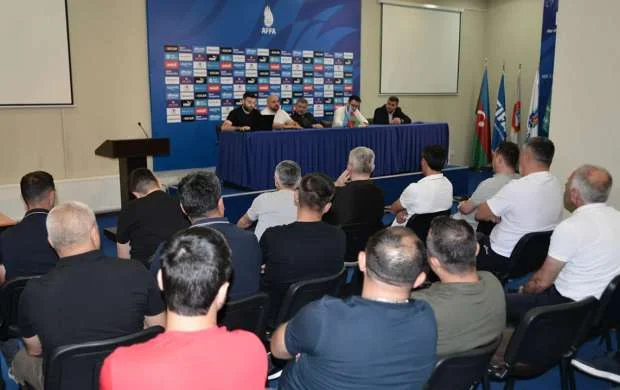 AFFA rəsmiləri klub nümayəndələri ilə görüşdülər 