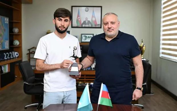 PFL-in prezidenti bombardiri mükafatlandırdı 