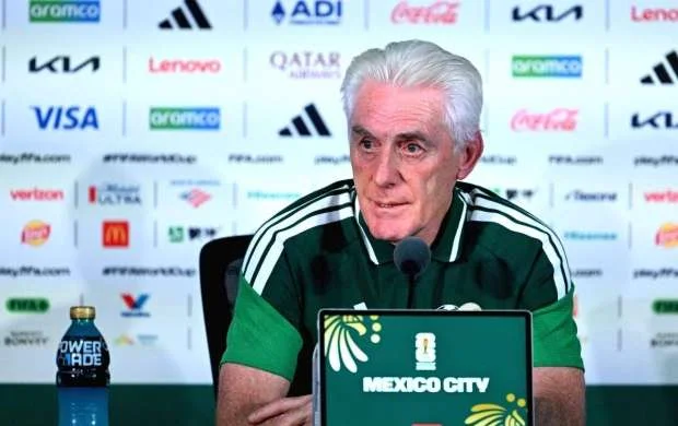 "Futbolçularımın əzmkarlığı öz bəhrəsini verdi" - Uqo Broos 
