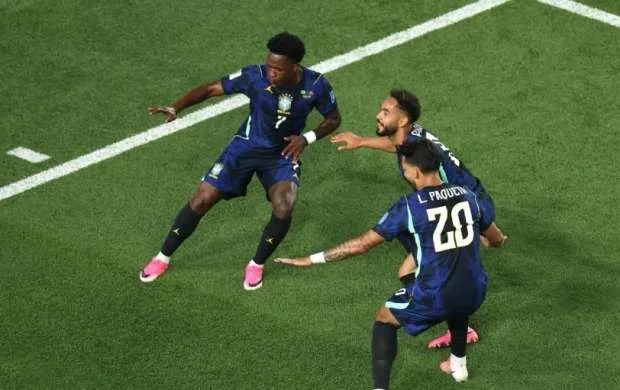 Braziliyalılar dünya futbolunda yenidən liderliyi ələ aldılar 