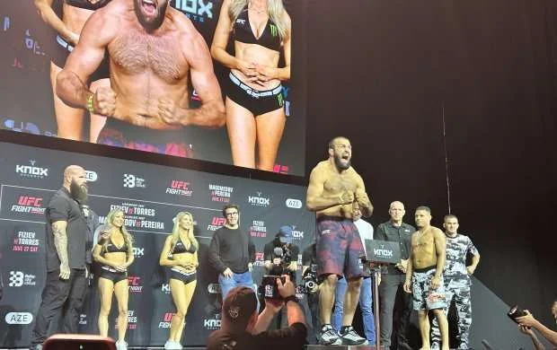 UFC-nin təntənəli çəkiölçmə mərasimi başlayır - FOTOLAR 