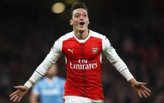 Məsut Özil TFF prezidentliyinə namizəddir 