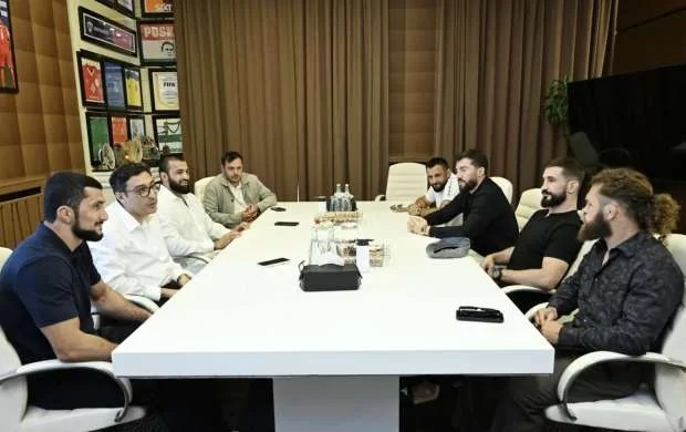 Fərid Qayıbov "UFC Fight Night"da çıxış edən azərbaycanlılarla görüşdü 