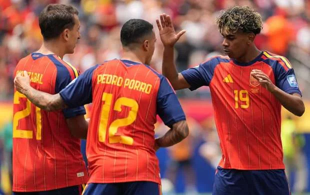 İspaniyanın heyətində 2 qol vuran futbolçunu yox, onu matçın ən yaxşısı seçdilər 