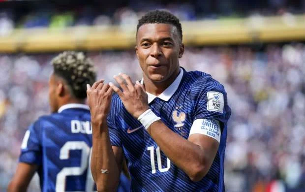 Fransa - Paraqvay oyununun ən yaxşısı bilindi - Bu, komandasına qələbə qazandıran Mbappe deyil 