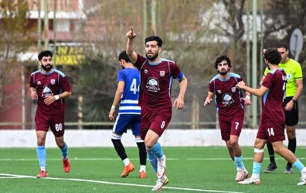 Debütant tanınmış qolçu ilə ilkin razılığa gəlsə də... 