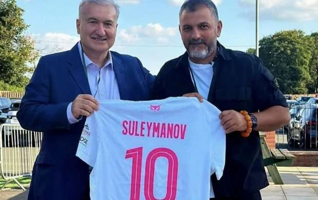 Azərbaycanın Böyük Britaniyadakı səfirinə "Sabah"dan xüsusi hədiyyə 