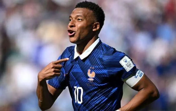 Mbappe Messini geridə qoydu 