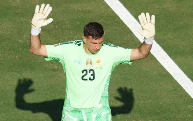 Argentinalı qolkiper millidən ayrılacağına işarə etdi - "Bu ağrını izah etmək çətindir" 