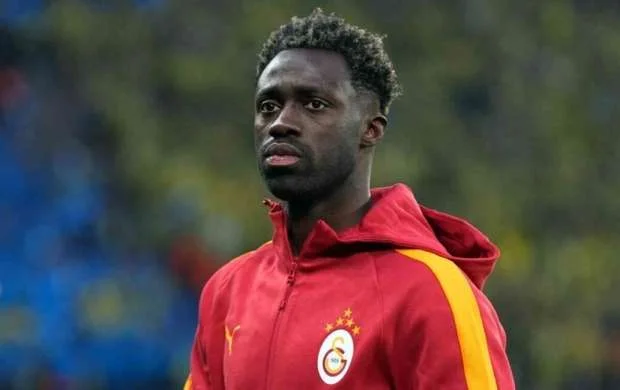 "Əl-Əhli" "Qalatasaray"ın müdafiəçisini aparır 