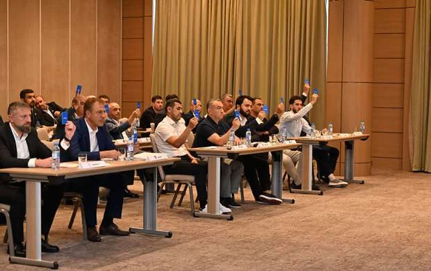 Elxan Səmədov növbəti dəfə PFL-in prezidenti seçildi - RƏSMİ 