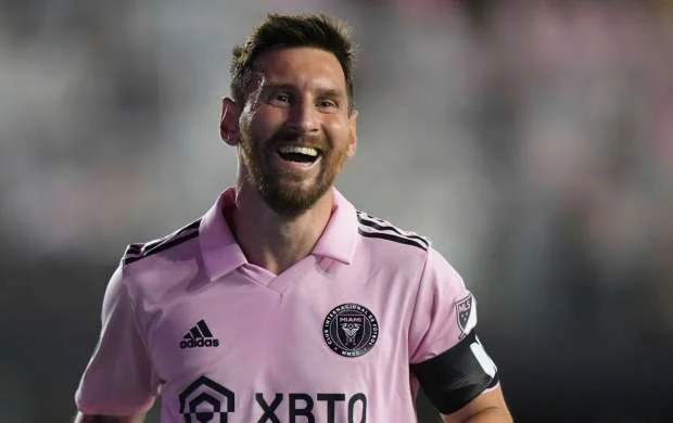 Messi qollarının sayını artırdı 