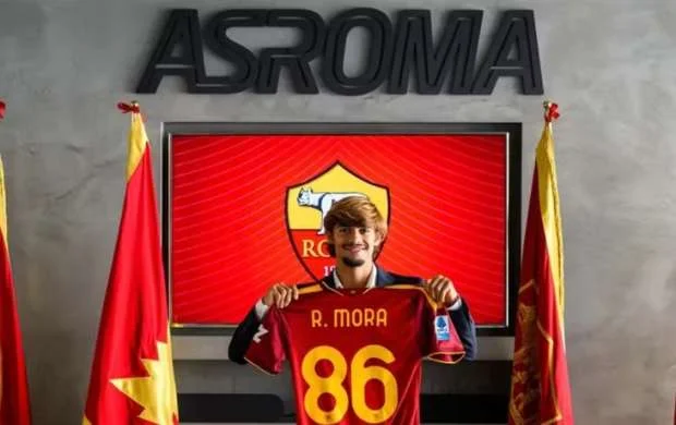 "Roma" 19 yaşlı yeni transferi sayəsində tarixə düşdü - FOTO 