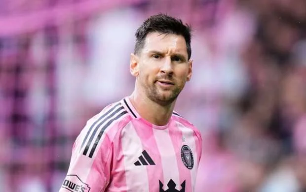 Messi rəqibini vurduğuna görə cərimələndi 
