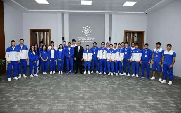 Rəşad Nəbiyev milli komandaların üzvləri ilə görüşüb 