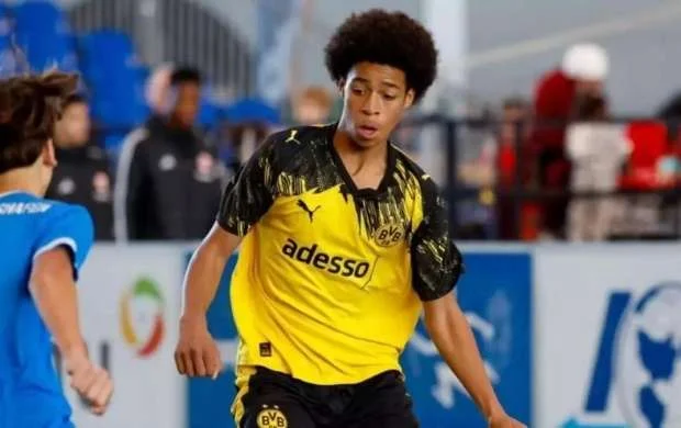 Avropa nəhəngləri "Dortmund"un 15 yaşlı ulduzunun pərəstişkarına çevrildi 