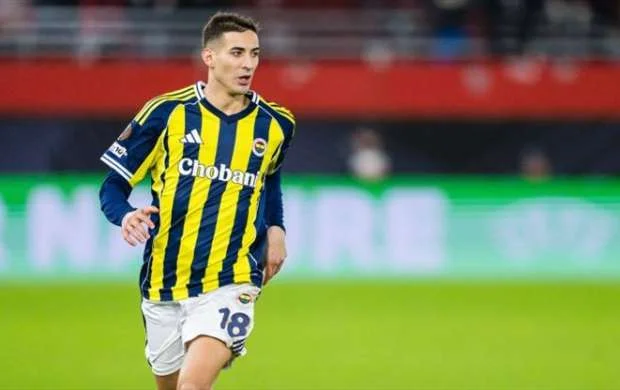 "Fənərbağça" Mert Müldürlə müqaviləni yeniləyir 