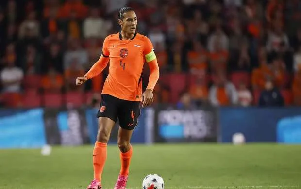 Van Deyk Niderland tarixində bunu reallaşdıran 11-ci futbolçu oldu 