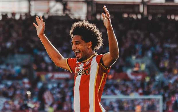 "Arsenal" və "Liverpul" Kevin Şade uğrunda mübarizə aparır 